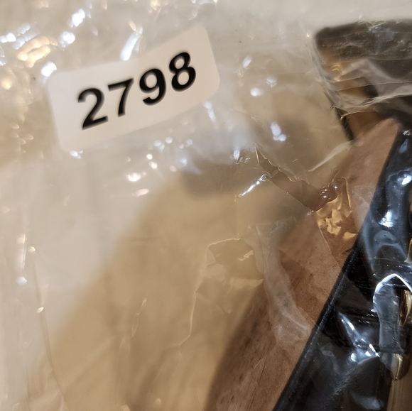 Tahari Black  shiny patent leather open toe shoes size 6M - Picture 14 of 14